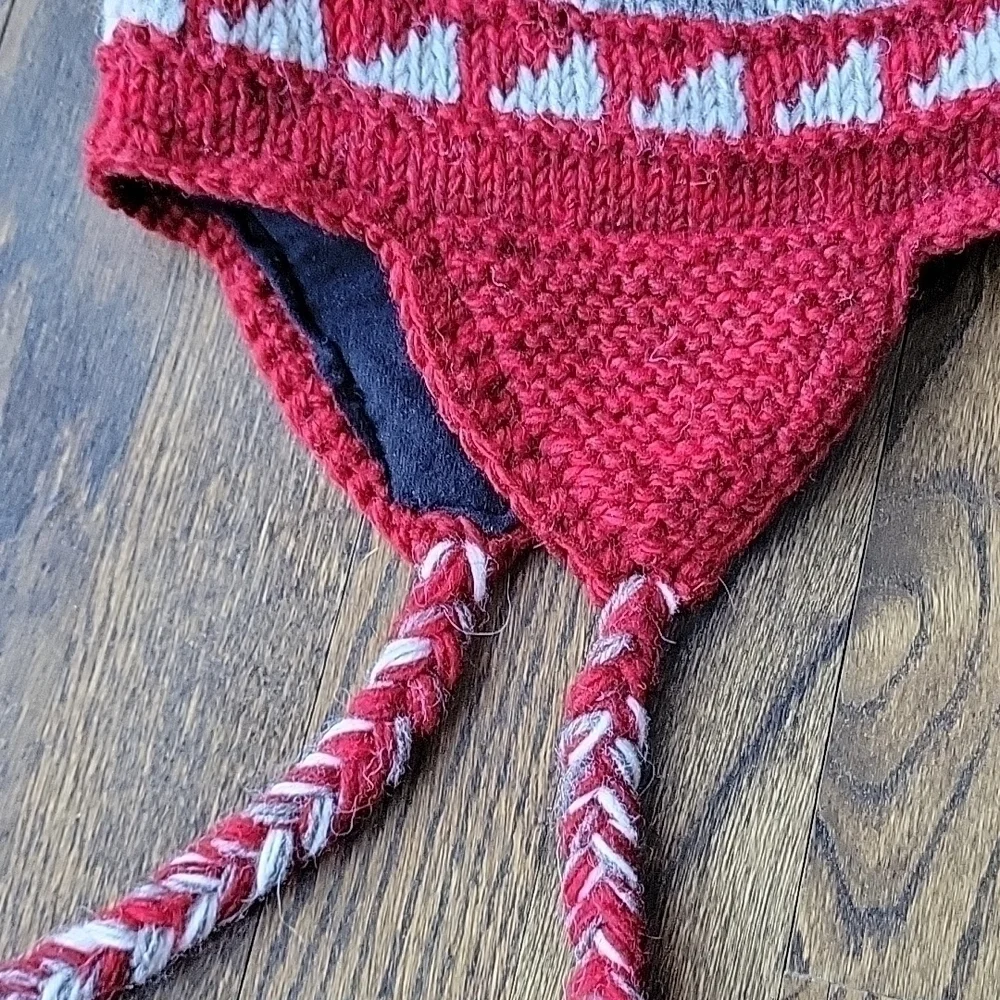 Wool Nordic Handknit Unisex Made in Nepal Red White Gray Winter Hat Tassels New